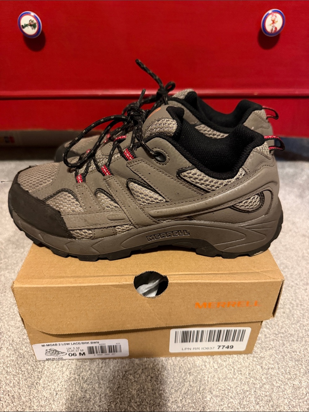 Merrell Taupe and Black Low-Cut Trail Hiking Shoe size 6